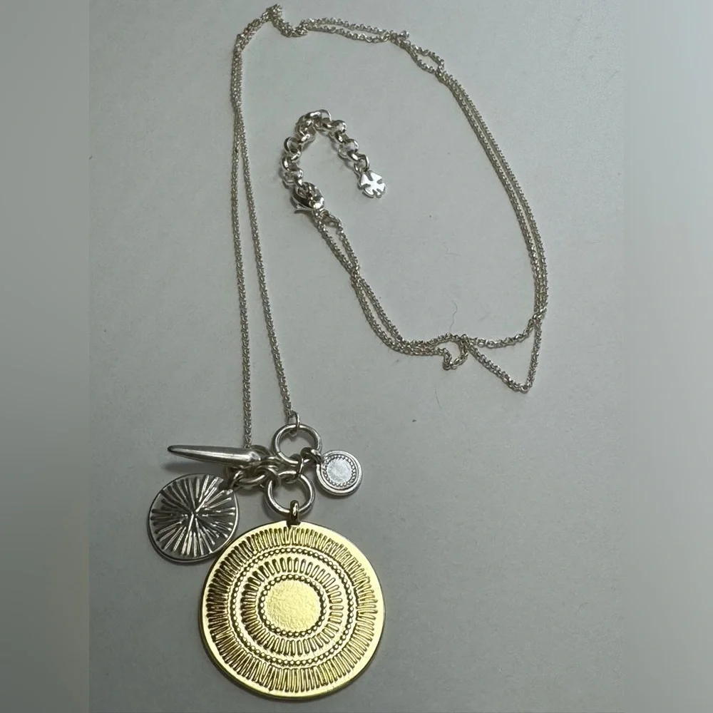 Lucky Brand Silver Tone with Cluster Pendant‎ 30” + 2” ext